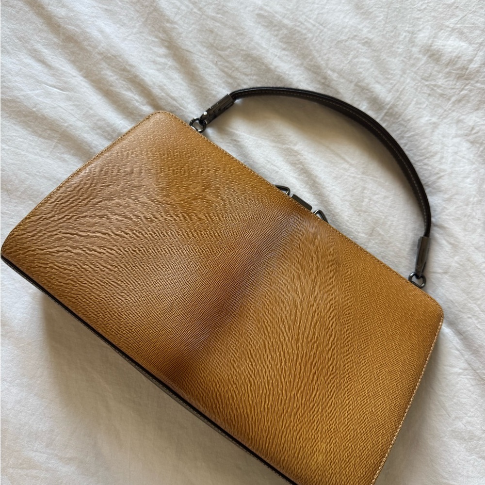 Wanlima Vintage-Style Tan Textured Leather Frame Bag with Kiss Lock